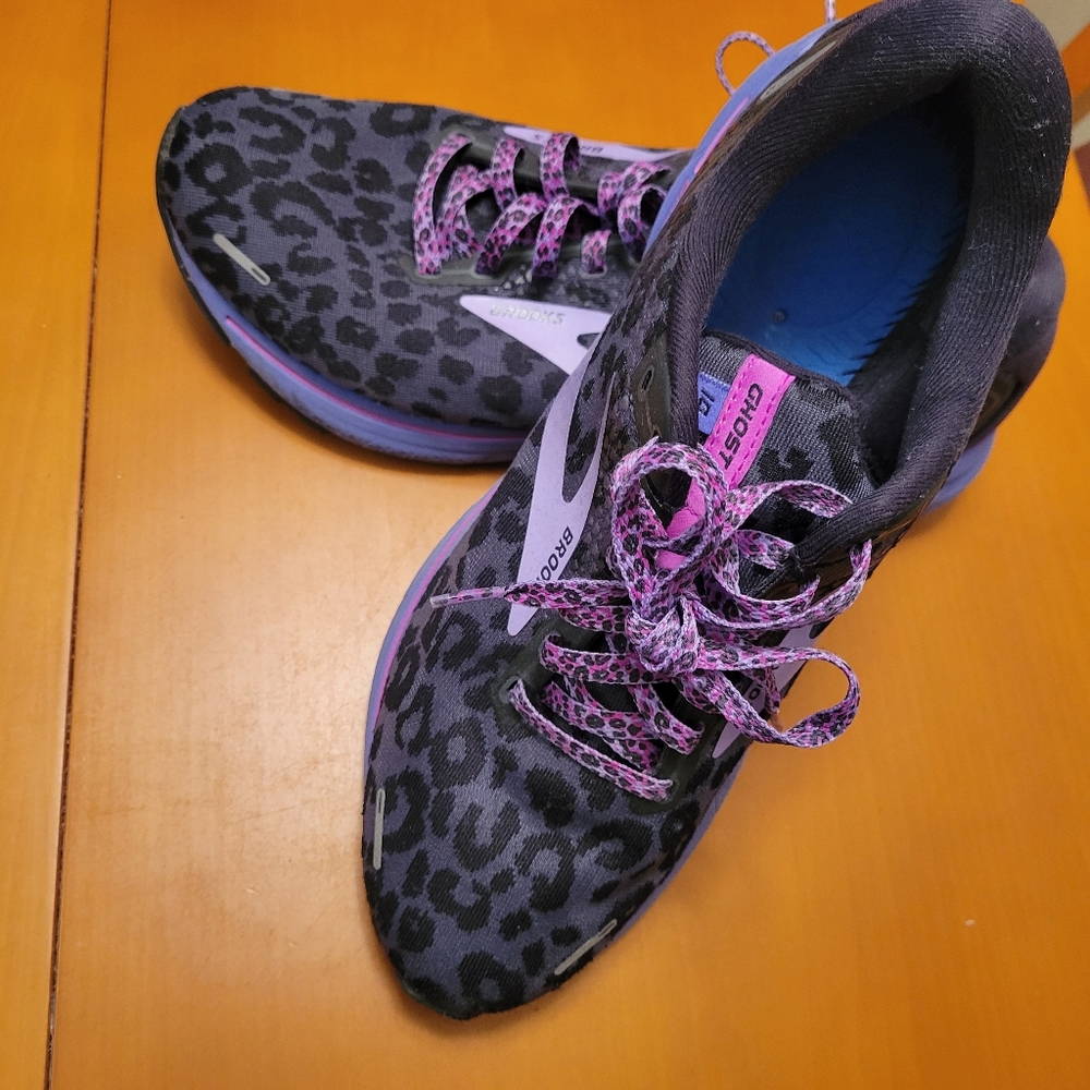 Brooks Women's Leopard Print Running Shoes - NEEDS INSOLES - Black and Purple
